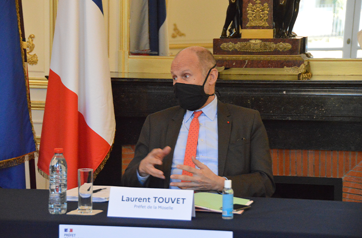 Photo 1 - Signature de la convention sur les violences scolaires - Laurent Touvet, préfet de la Moselle