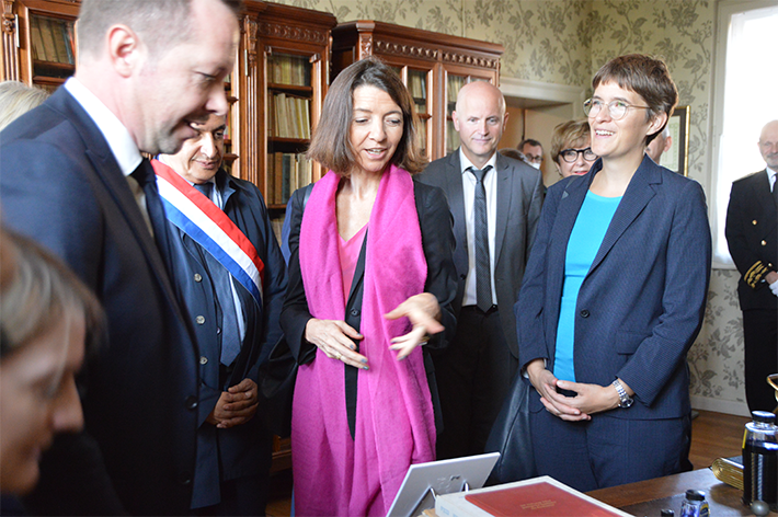 Photo visite en Moselle : Mme Laurence Boone, secrétaire d’État chargée de l’Europe auprès de la ministre de l’Europe et des affaires étrangères